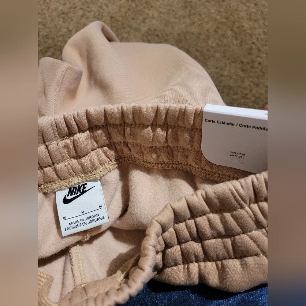 SET***** Nike Kids Beige Hoodie And Joggers SET - Picture 9 of 12